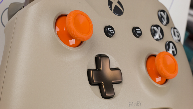 Illustration for article titled I Made A Controller Using Xbox Design Lab's New Colors And Parts